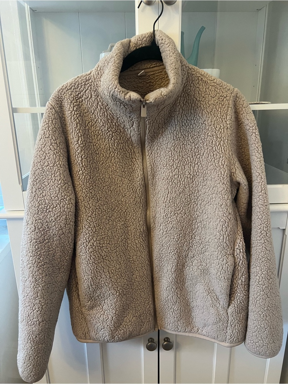 UNIQLO Sherpa-like teddy bear zippered jacket. Size Medium.